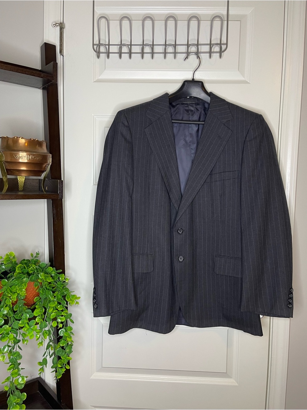 HOLLAND & SHERRY Men's Charcoal Pinstripe Blazer - Classic Tailored Sport Coat